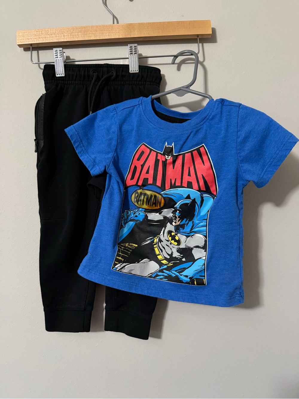 Batman Graphic Tee & Old Navy Dynamic Fleece Jogger Set Toddler Boys Size 2T
